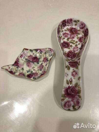 Рюмки, стаканы, кружки, сахарница, чайник