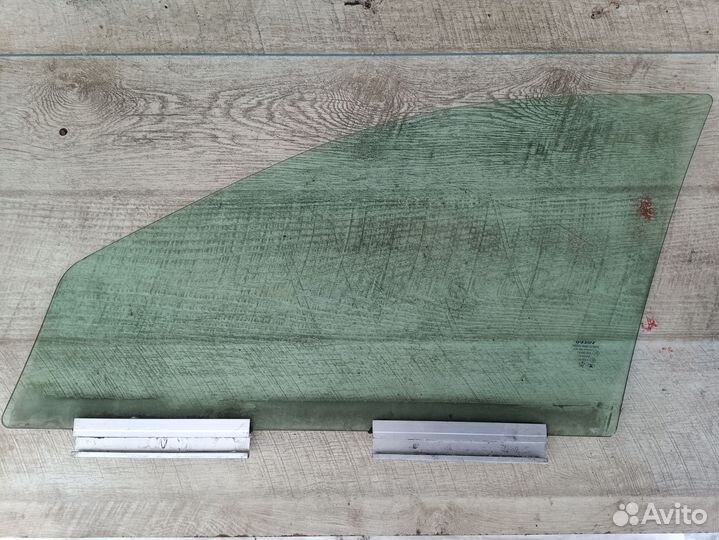 Стекло двери переднее правое Volvo S60 XC70 пакет