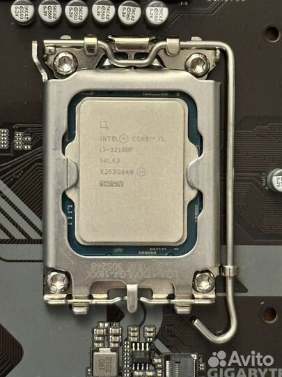Gigabyte B760M H DDR4 с процессором i3 12100f