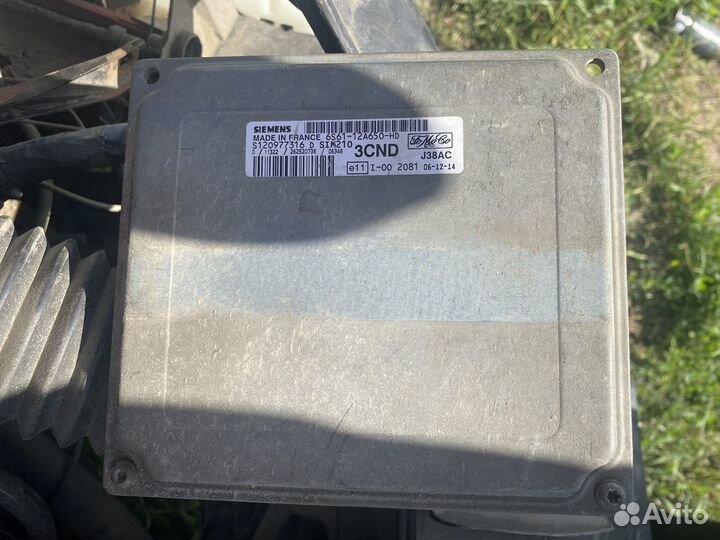 Эбу с проводкой двигателя на Ford Fiesta fxja