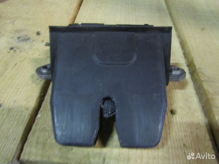 Замок багажника Ford Focus III 2011, C-MAX 2011