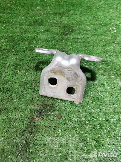 Петля двери Renault Logan