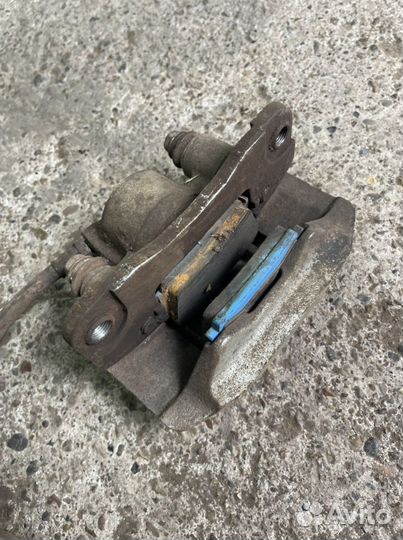 Суппорт задний Mitsubishi Pajero Sport 3 KS