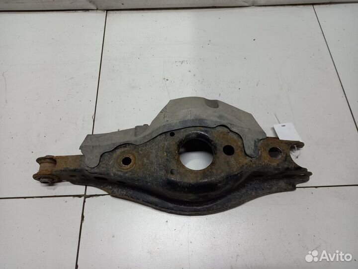 Toyota Avensis (T270) lll рычаг задний поперечный