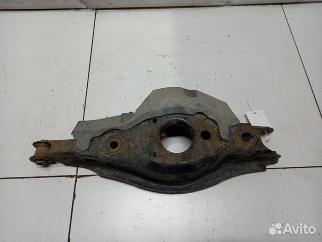 Toyota Avensis (T270) lll рычаг задний поперечный