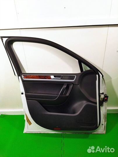 Обшивка двери (карта) передняя левая Volkswagen