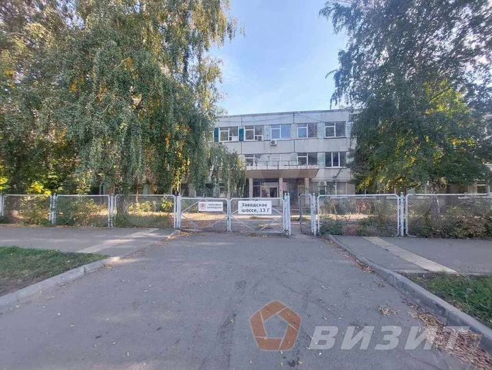 Офис с большой парковкой