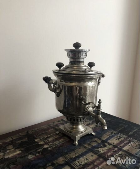 Антикварный самовар, медали