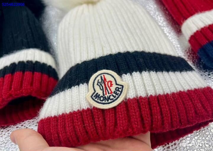 Шапка Moncler с помпоном