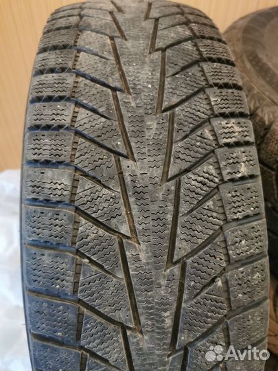 Hankook Winter I'Cept iZ 2 W616 215/65 R17 99T