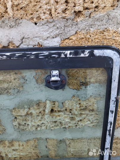 Боковое стекло,форточка