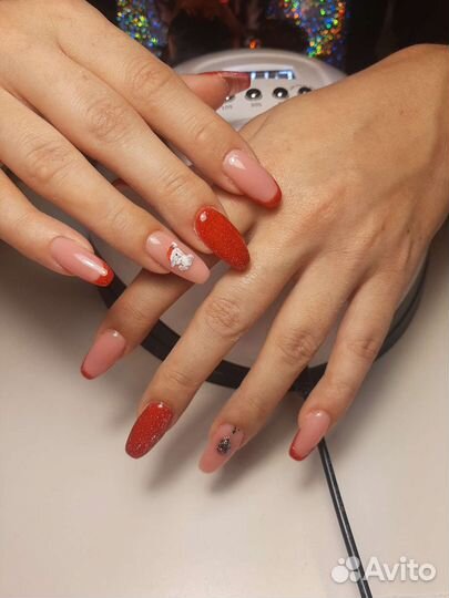 Я делаю маникюр педикюр