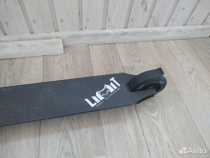 Полупрофессиональный трюковой самокат Limit LMT 09