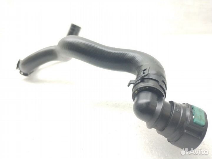 Патрубок системы охлаждения Land Rover Discovery 5