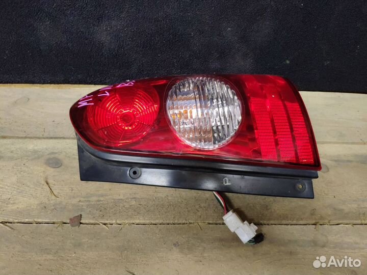 Фонарь задний правый Mazda MPV 2