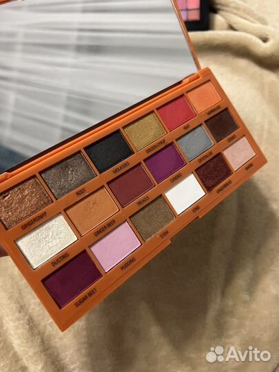 Палетка теней revolution