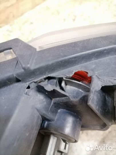 Фара левая ксенон Mitsubishi Grandis NA4W