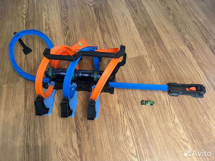 Автотрек Hot Wheels Винтовое столкновение