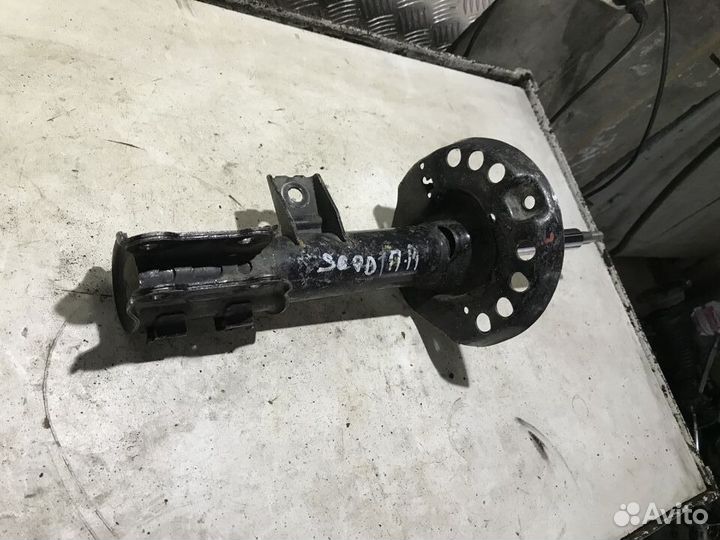 Амортизатор передний правый Kia Ceed 1