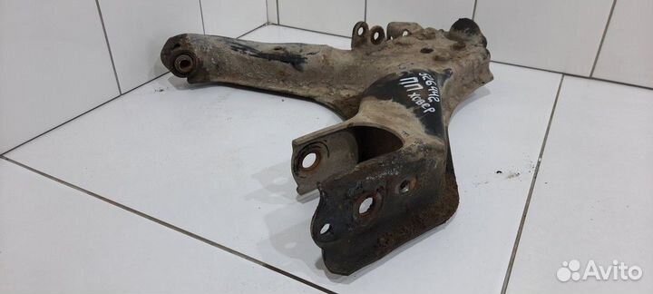 Рычаг подвески передний нижний правый