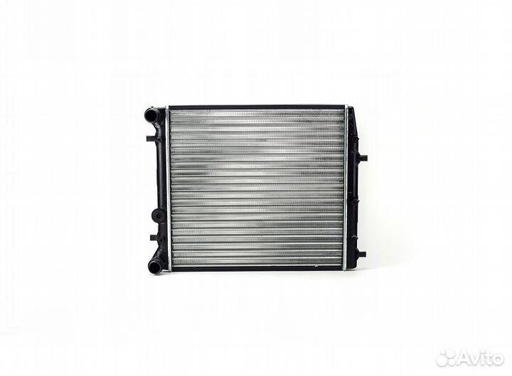Радиатор охлаждения двигателя Skoda Fabia