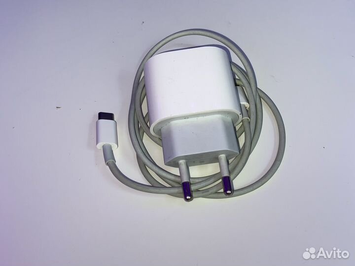 Оригинальная зарядка на iPhone 20w б/у