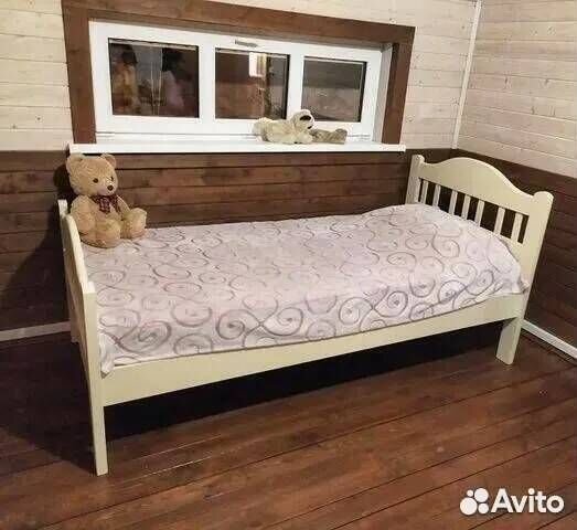 Кровать из массива сосны от производителя