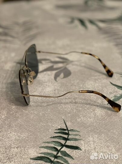 Солнцезащитные очки miu miu