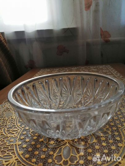 Хрустальная конфетница на ножке и салатница