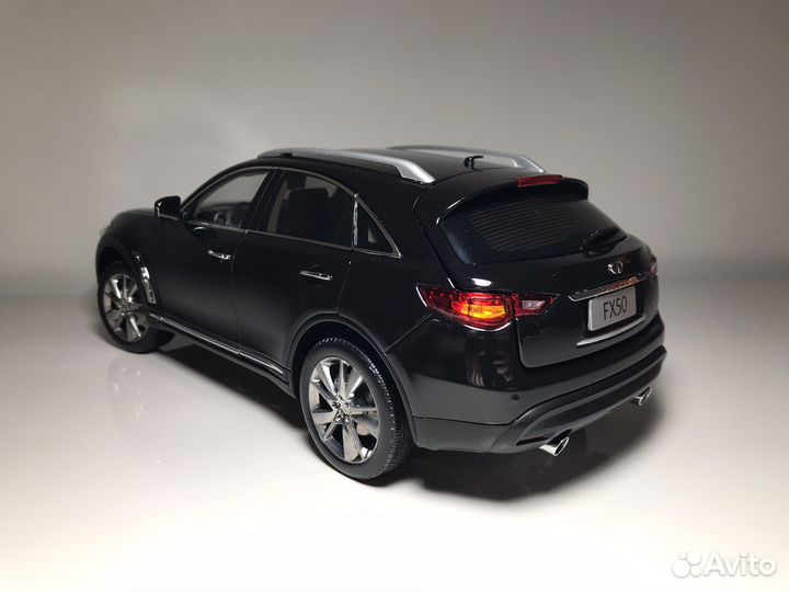 Infiniti FX50 1:18
