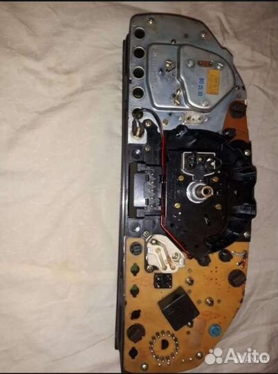 Приборная панель на мерседес 124 3,2- 2,8