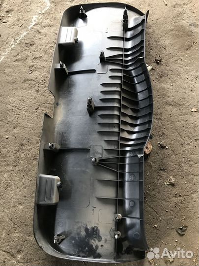 Обшивка крышки багажника Ford Focus 2