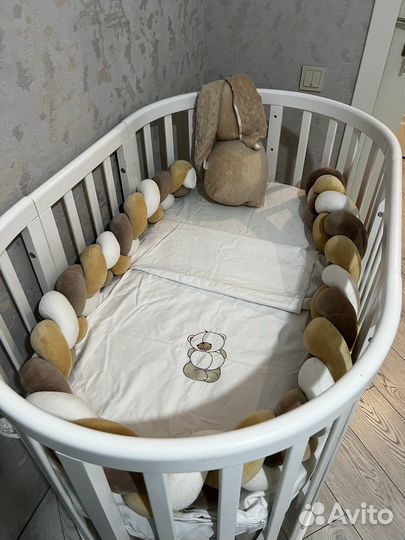 Детская кроватка с маятником