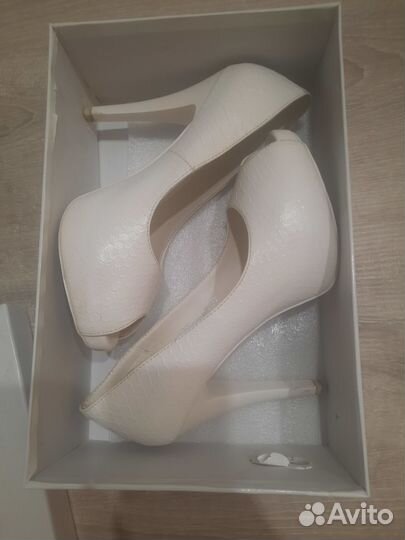 Туфли женские 37 размер белые