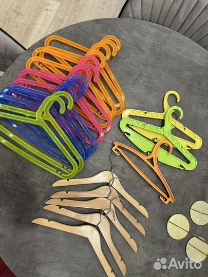 Плечики, вешалки