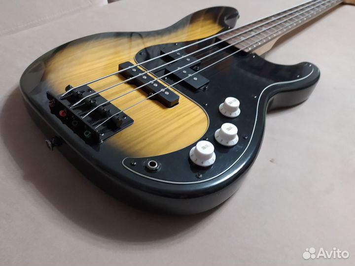 Бас гитара 4 струнная