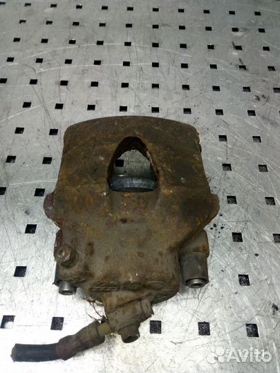 Суппорт передний левый Volkswagen Golf