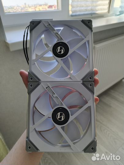 Как новые Lian LI UNI Fan SL140 2 штуки+контроллер