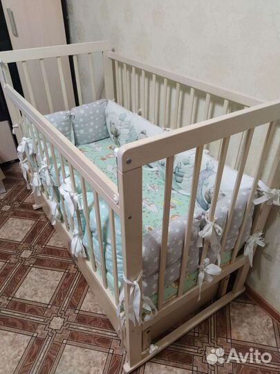 Кроватка детская с бортиками и матрацем