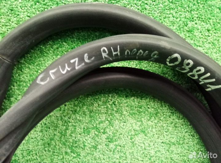 Уплотнитель двери передней правой Chevrolet Cruze