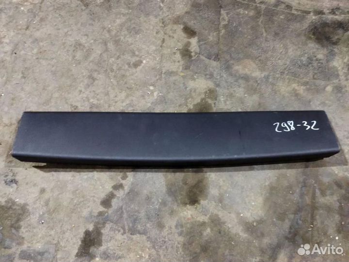 Обшивка двери багажника от Renault Megane III 200