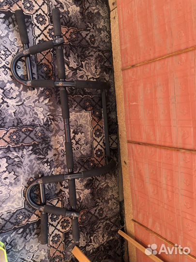 Турник настенный