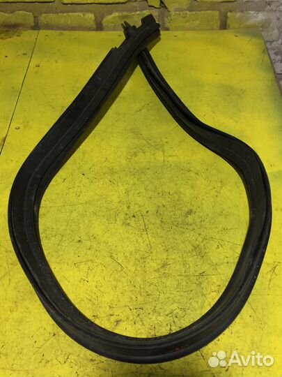 Уплотнитель капота Mercedes Benz S430L W220