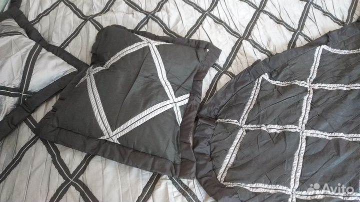 Комплект: покрывало + 4 наволочки