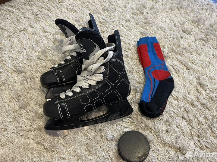 Коньки хоккейные 34 р шайба и носки в подарок