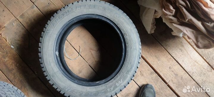 Maxxis ArcticTrekker NP3 8/10 R9