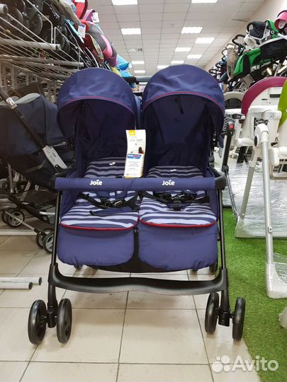 Коляска прогулочная для двойни Joie Aire Twin
