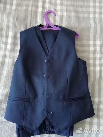 Продам школьные костюмы на мальчика