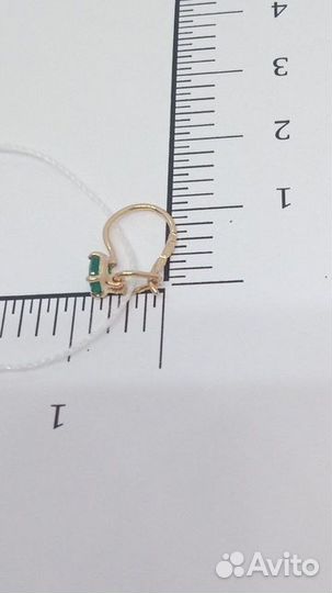 Золотые серьги с камнем