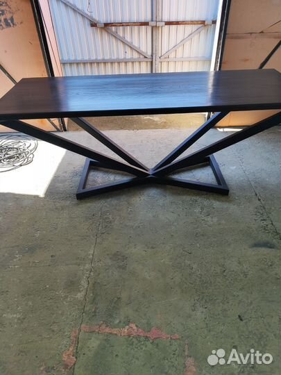 Кухонный обеденный стол из массива